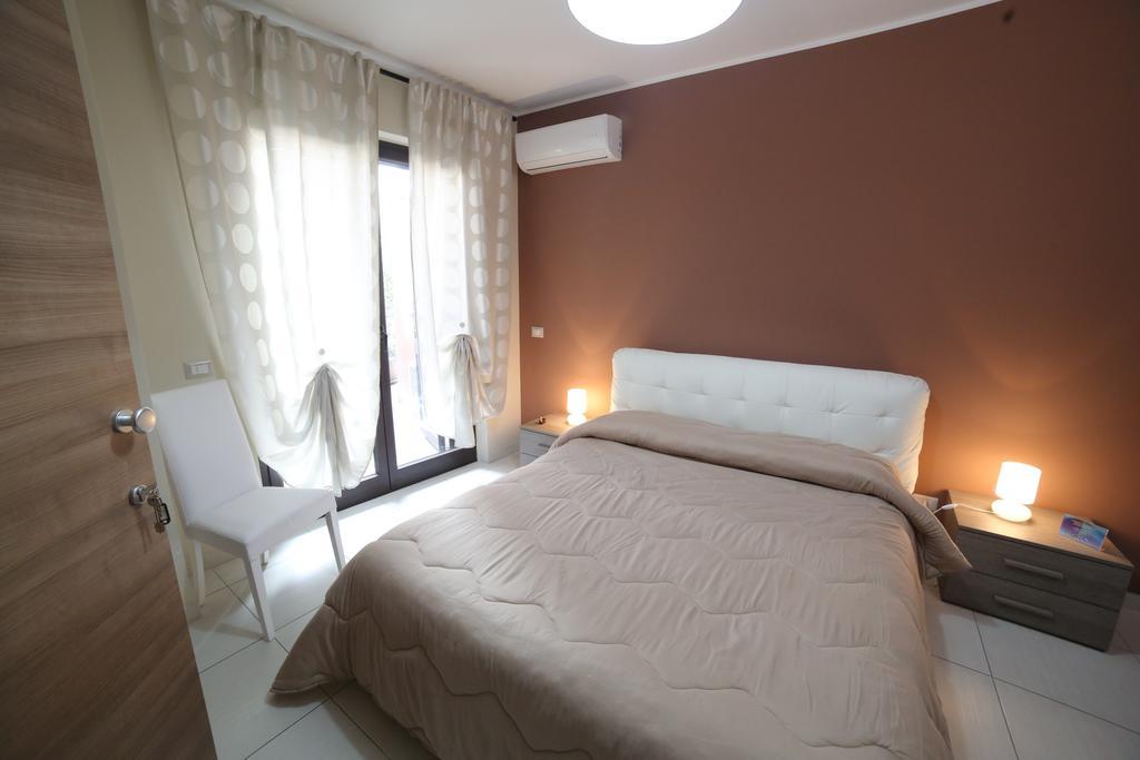 B&B Ciclopi Aci Castello Exterior foto